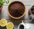 Кофейная гуща с растением, скрабом и лимоном